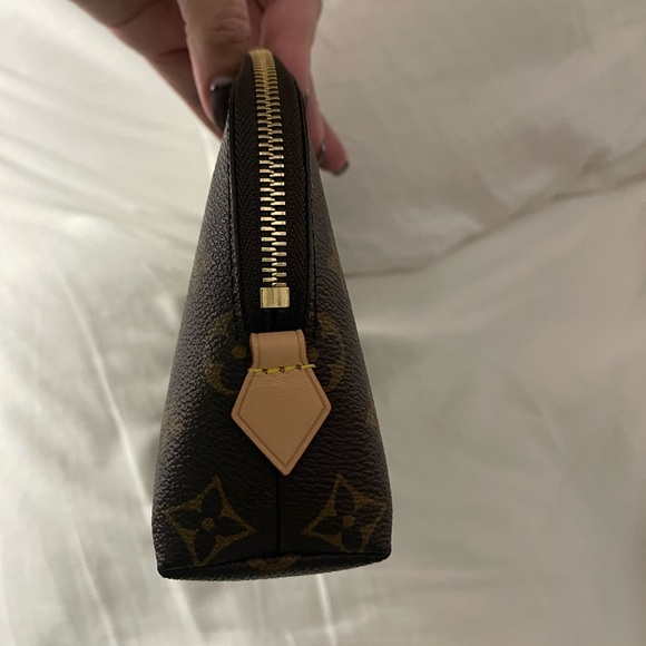❌ SOLD ❌ Louis Vuitton Cosmetic Pouch GM - Picture 4 of 9